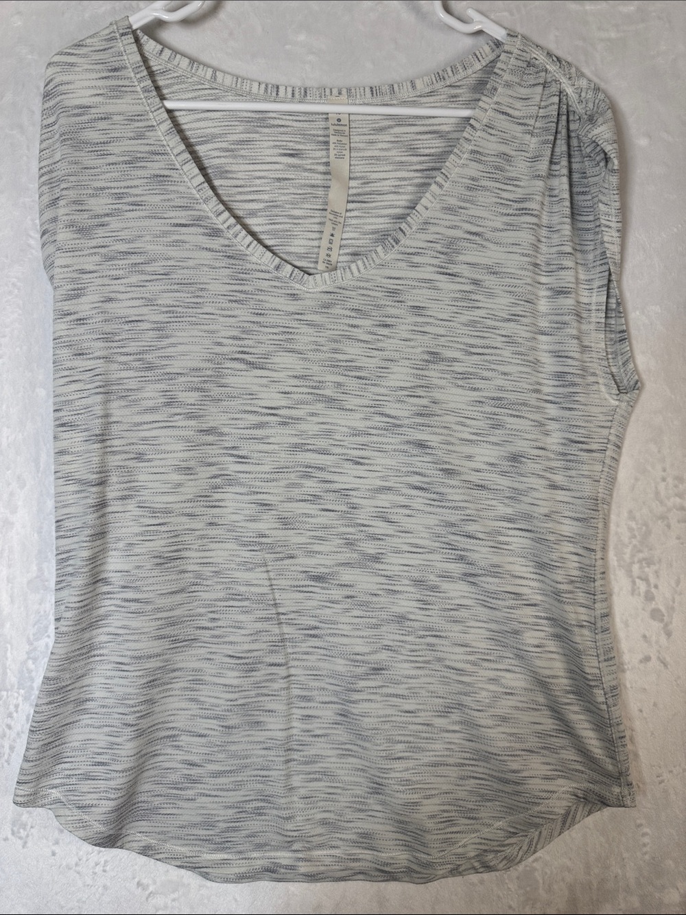Lululemon V‑NECK SHORT SLEEVE TOP Size 10